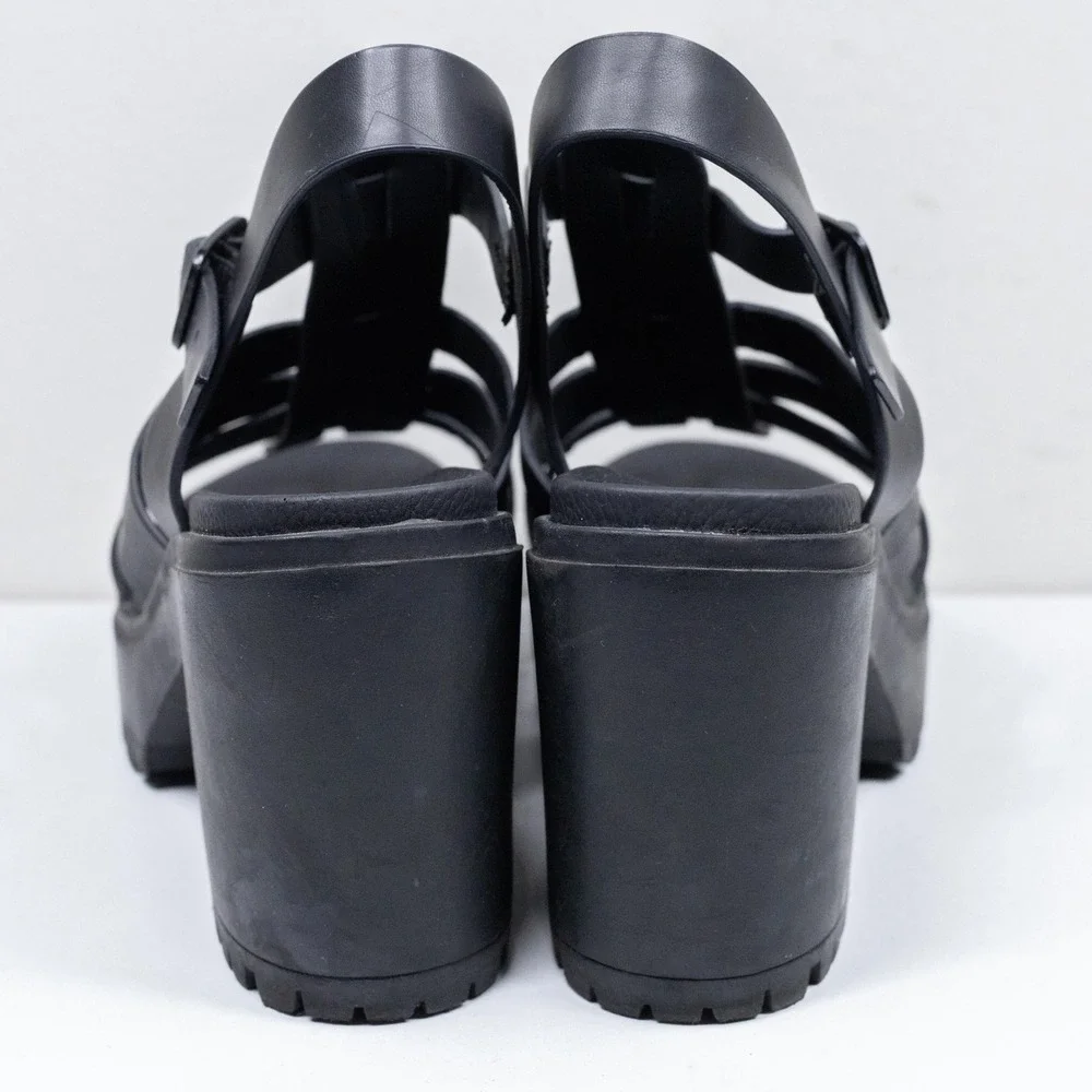 MIA tira sandals